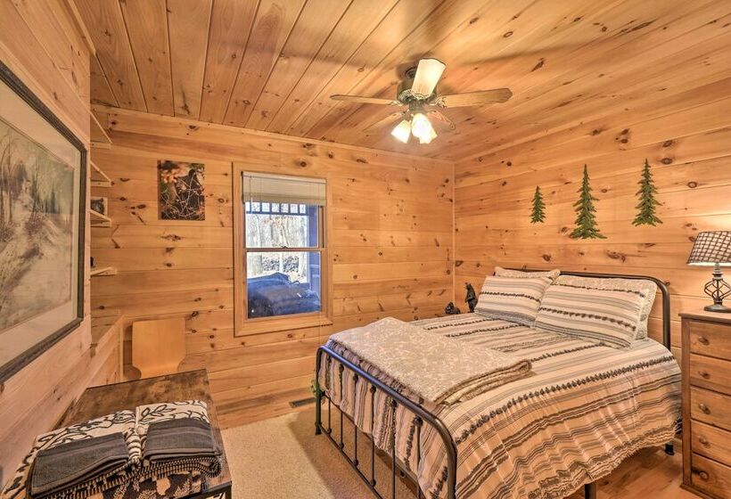 Resort Cabin W/ Hot Tub ~ 4 Miles To Downtown!