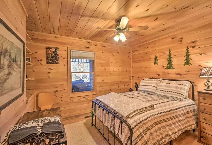 Resort Cabin W/ Hot Tub ~ 4 Miles To Downtown!