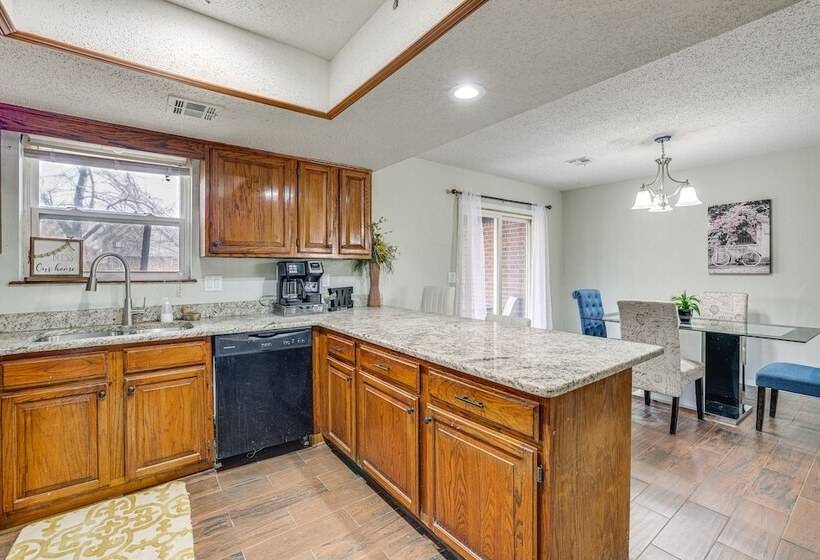 Rogers Vacation Home W/ Yard: 5 Mi To Bentonville