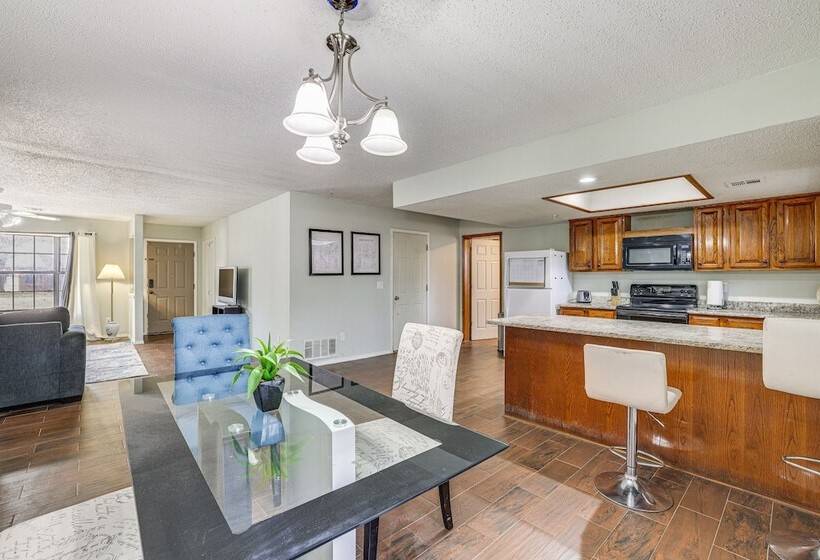 Rogers Vacation Home W/ Yard: 5 Mi To Bentonville