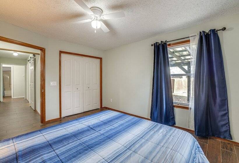 Rogers Vacation Home W/ Yard: 5 Mi To Bentonville