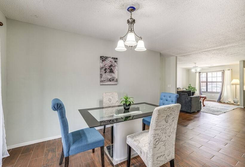 Rogers Vacation Home W/ Yard: 5 Mi To Bentonville