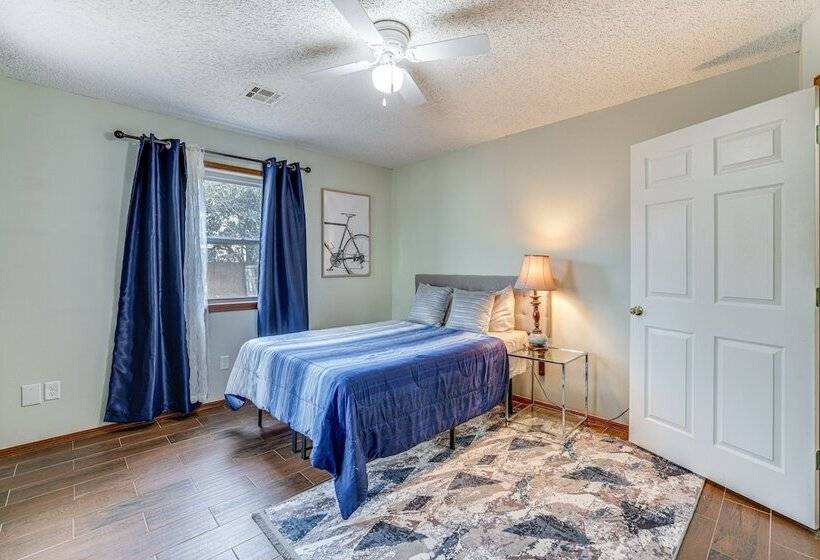 Rogers Vacation Home W/ Yard: 5 Mi To Bentonville