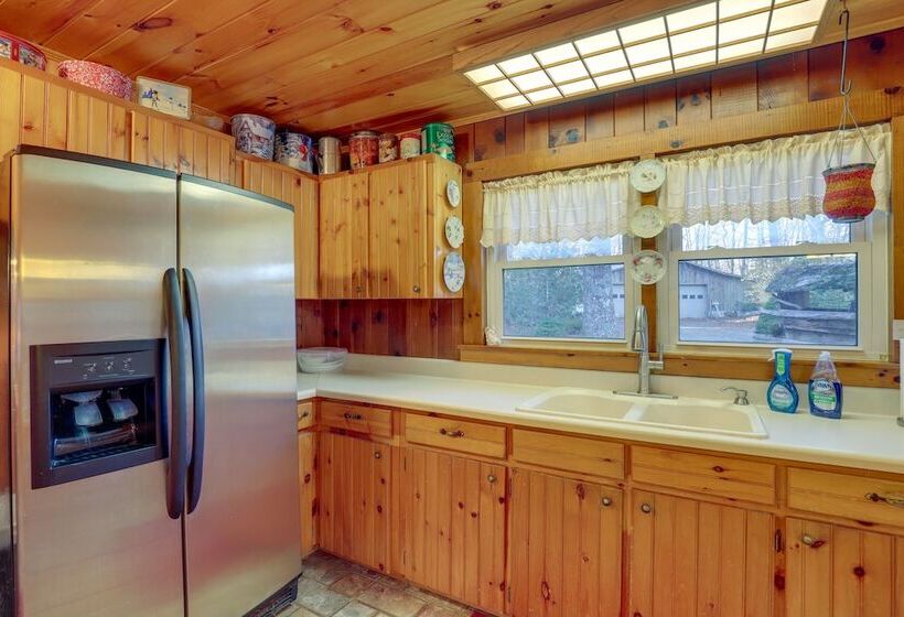 Dog Friendly Burnsville Home W/ Patio & Trails!