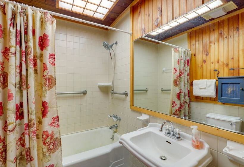 Dog Friendly Burnsville Home W/ Patio & Trails!