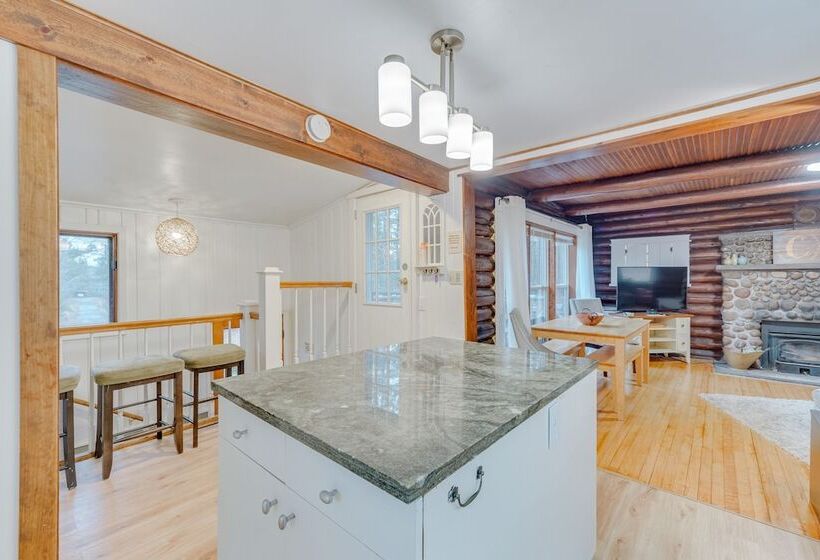 Secluded Wisconsin Cottage W/ Nearby Lake Access