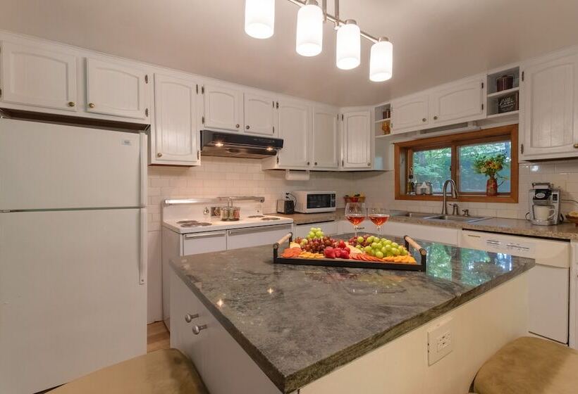 Secluded Wisconsin Cottage W/ Nearby Lake Access