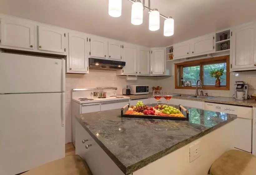 Secluded Wisconsin Cottage W/ Nearby Lake Access