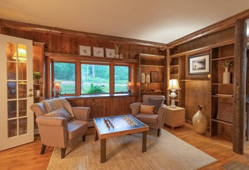 Secluded Wisconsin Cottage W/ Nearby Lake Access