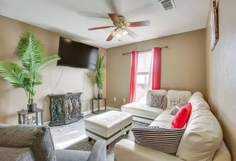 Spacious Family Friendly Home In Denham Springs!