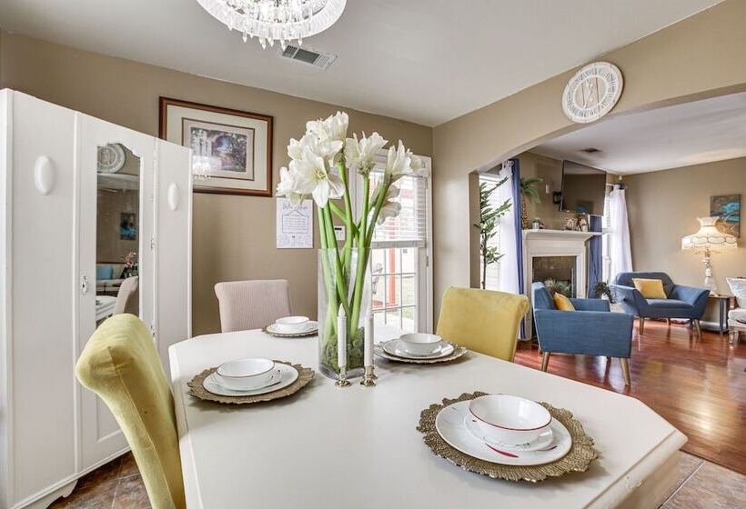 Spacious Family Friendly Home In Denham Springs!