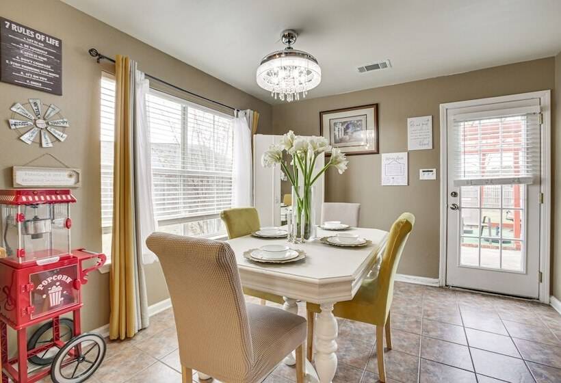 Spacious Family Friendly Home In Denham Springs!