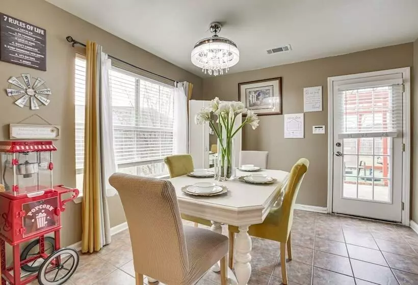 Spacious Family Friendly Home In Denham Springs!