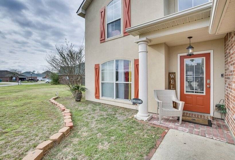 Spacious Family Friendly Home In Denham Springs!