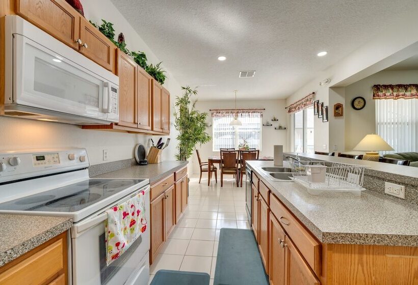 Spacious Kissimmee Villa W/ Private Pool & Hot Tub