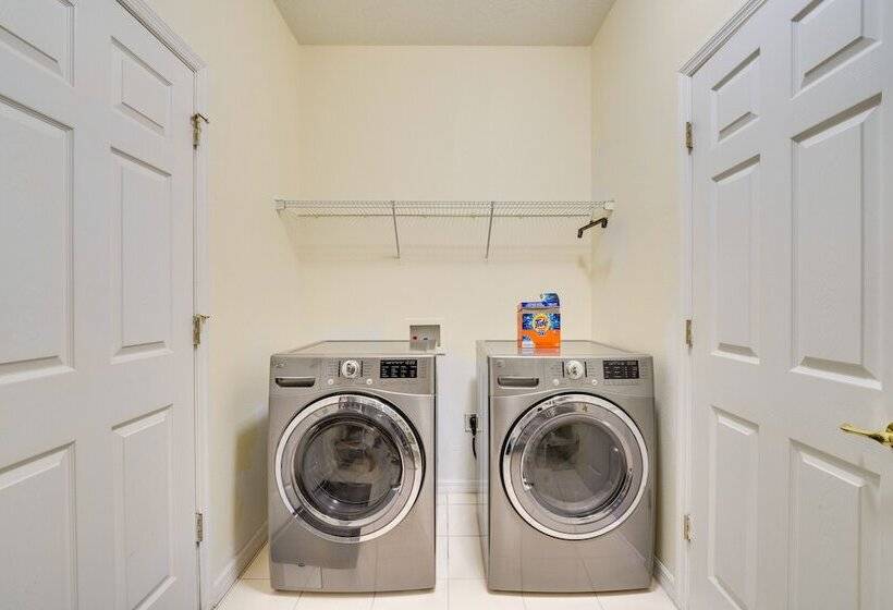 Spacious Kissimmee Villa W/ Private Pool & Hot Tub