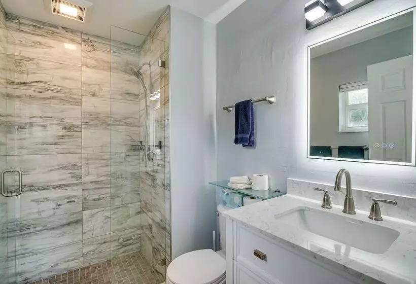 Game Room + Screened Lanai: Pine Island Getaway!