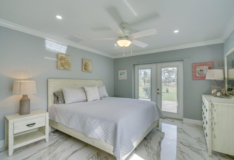 Game Room + Screened Lanai: Pine Island Getaway!