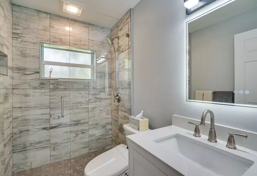 Game Room + Screened Lanai: Pine Island Getaway!