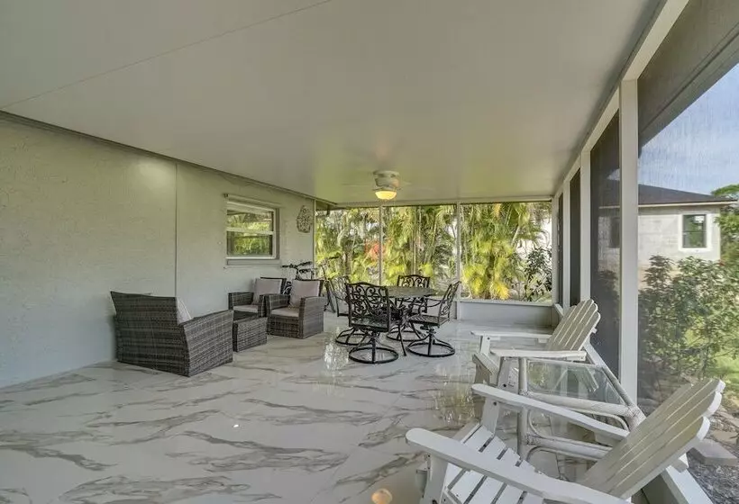 Game Room + Screened Lanai: Pine Island Getaway!