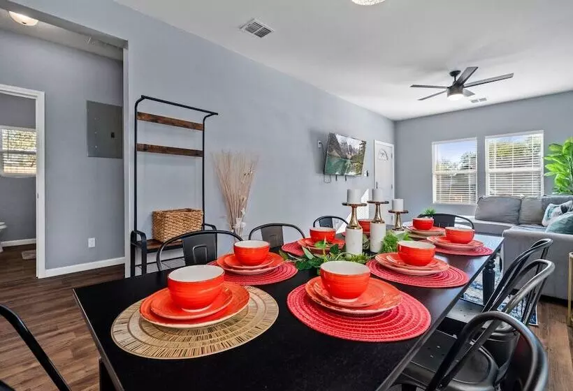 Step Into Comfort In This 3br/2ba Downtown Retreat