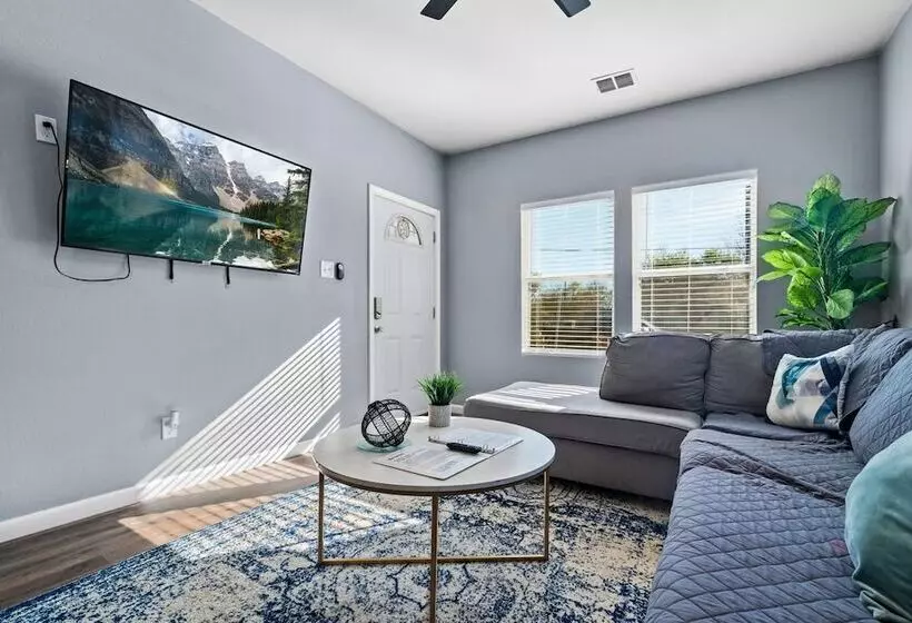 Step Into Comfort In This 3br/2ba Downtown Retreat