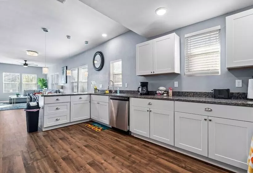 Step Into Comfort In This 3br/2ba Downtown Retreat