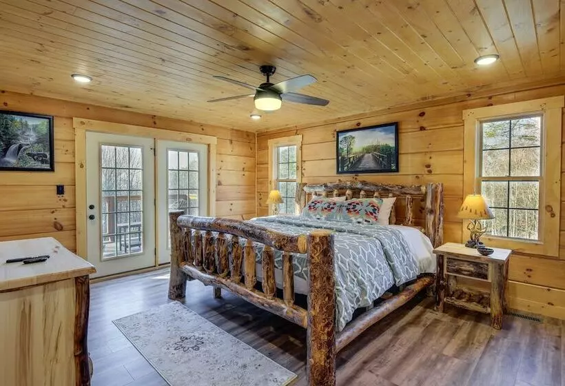 Stunning Sevierville Cabin: Hot Tub & Deck W/ View