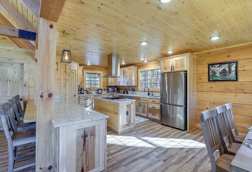 Stunning Sevierville Cabin: Hot Tub & Deck W/ View