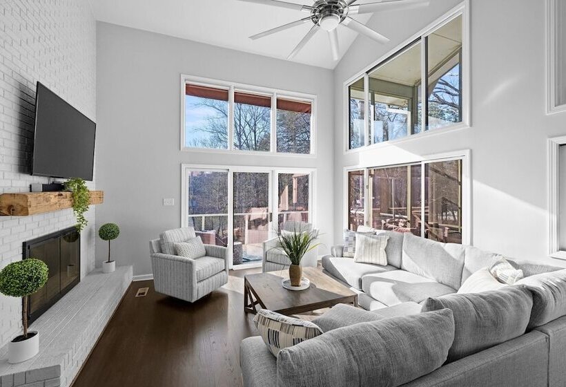 Sun Up, Sun Down By Avantstay Pool W/ Waterfall