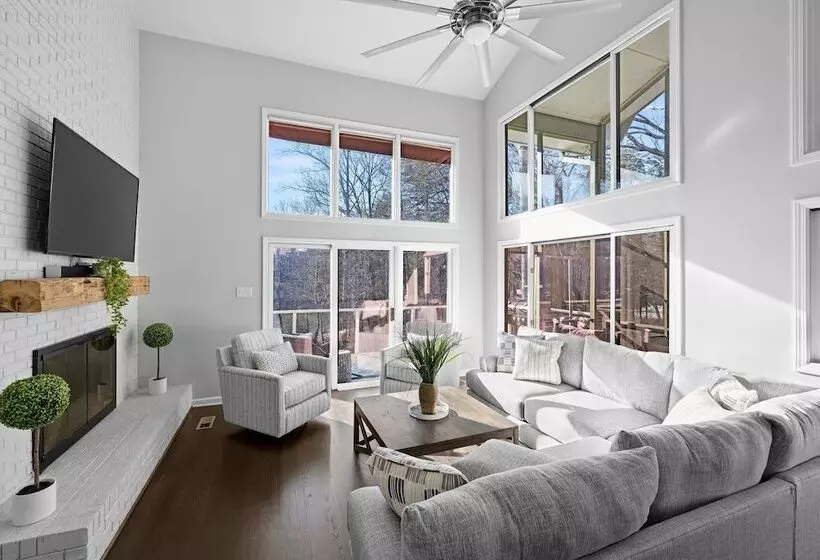 Sun Up, Sun Down By Avantstay Pool W/ Waterfall