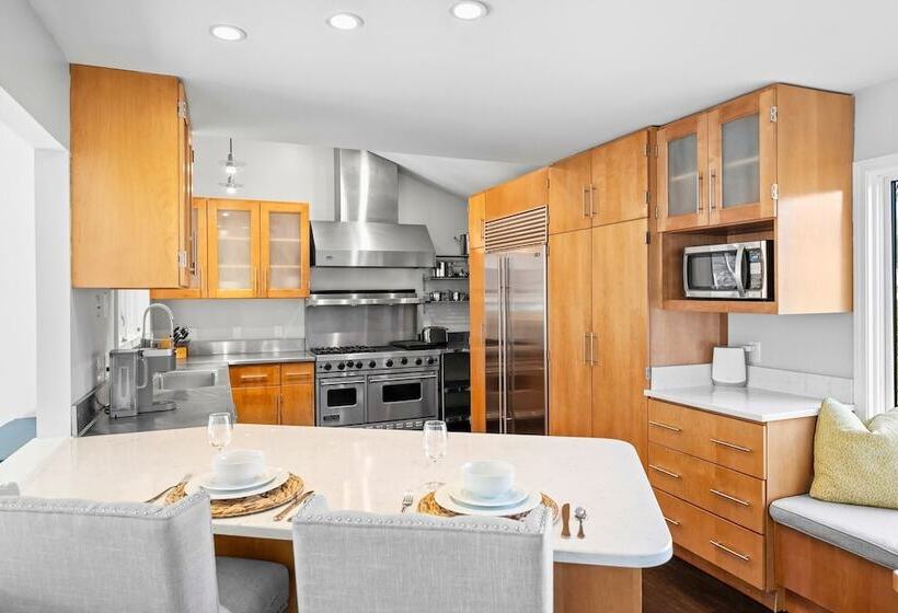 Sun Up, Sun Down By Avantstay Pool W/ Waterfall