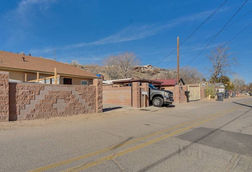Sunlit Albuquerque Retreat: 3 Mi To Old Town!