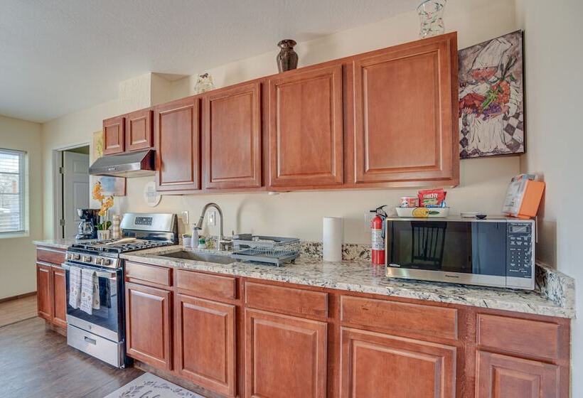 Sunlit Albuquerque Retreat: 3 Mi To Old Town!