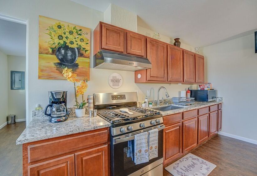 Sunlit Albuquerque Retreat: 3 Mi To Old Town!