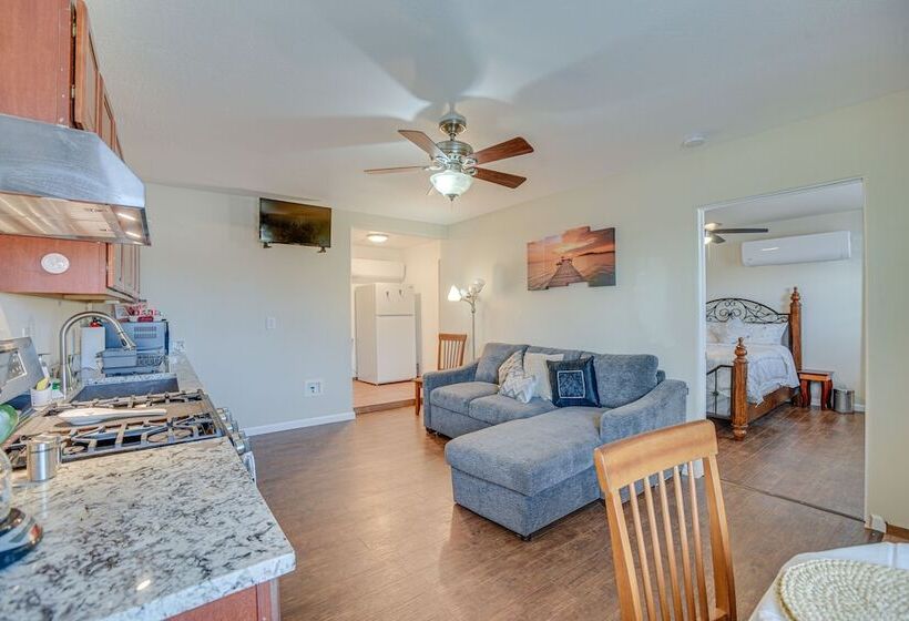 Sunlit Albuquerque Retreat: 3 Mi To Old Town!