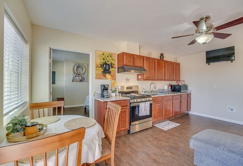 Sunlit Albuquerque Retreat: 3 Mi To Old Town!