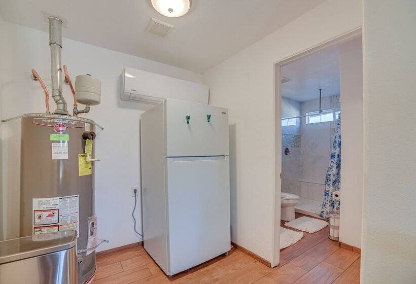 Sunlit Albuquerque Retreat: 3 Mi To Old Town!