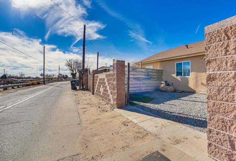 Sunlit Albuquerque Retreat: 3 Mi To Old Town!