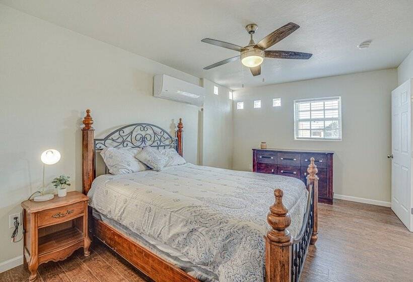 Sunlit Albuquerque Retreat: 3 Mi To Old Town!