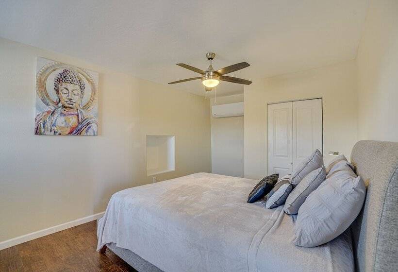 Sunlit Albuquerque Retreat: 3 Mi To Old Town!