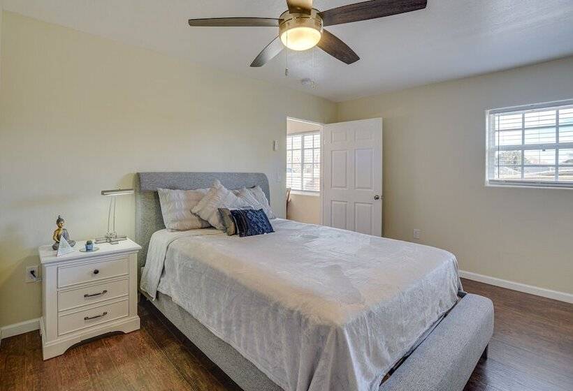 Sunlit Albuquerque Retreat: 3 Mi To Old Town!