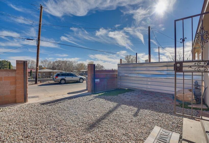Sunlit Albuquerque Retreat: 3 Mi To Old Town!