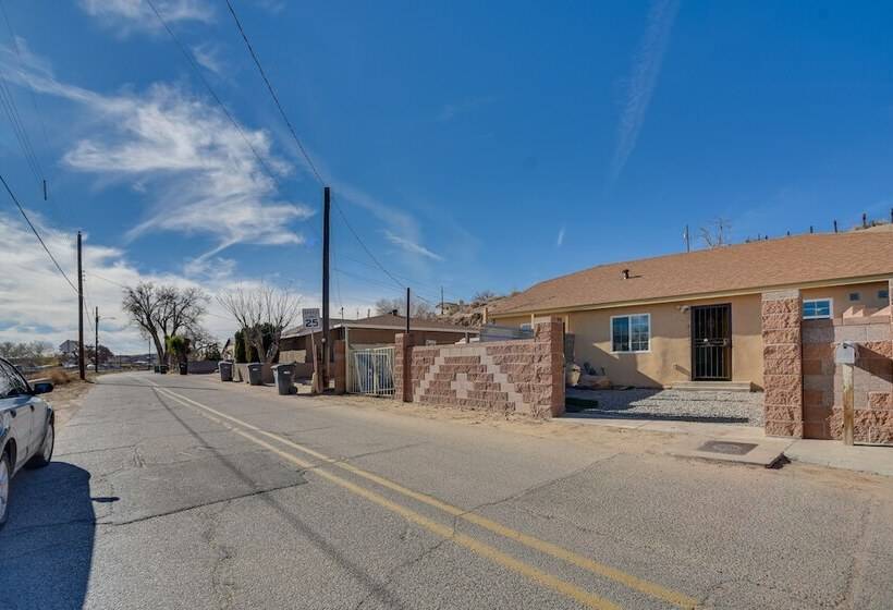 Sunlit Albuquerque Retreat: 3 Mi To Old Town!