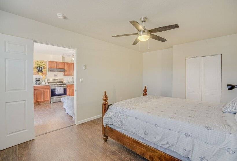 Sunlit Albuquerque Retreat: 3 Mi To Old Town!