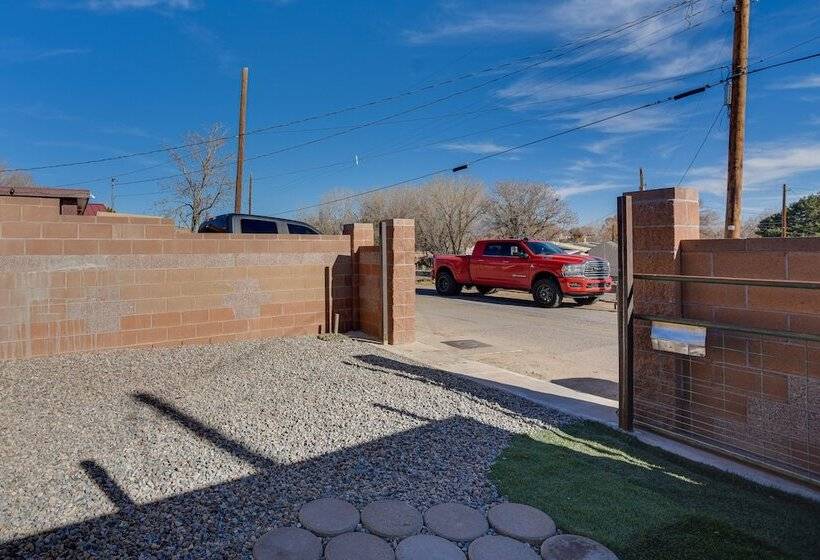 Sunlit Albuquerque Retreat: 3 Mi To Old Town!