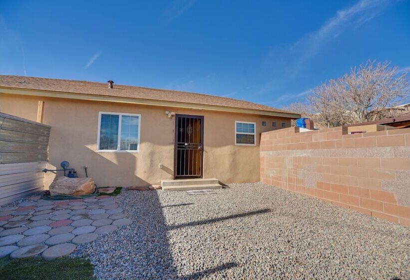 Sunlit Albuquerque Retreat: 3 Mi To Old Town!