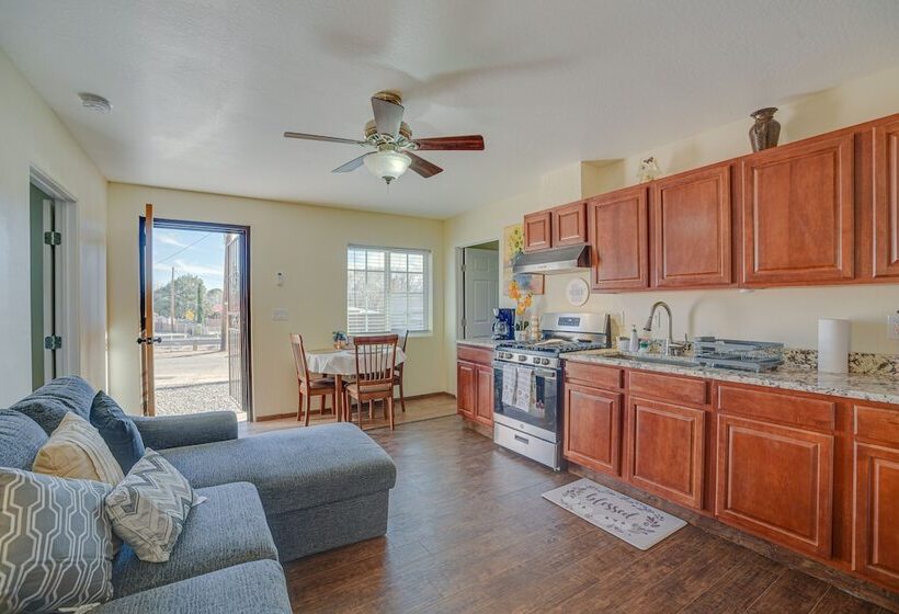 Sunlit Albuquerque Retreat: 3 Mi To Old Town!