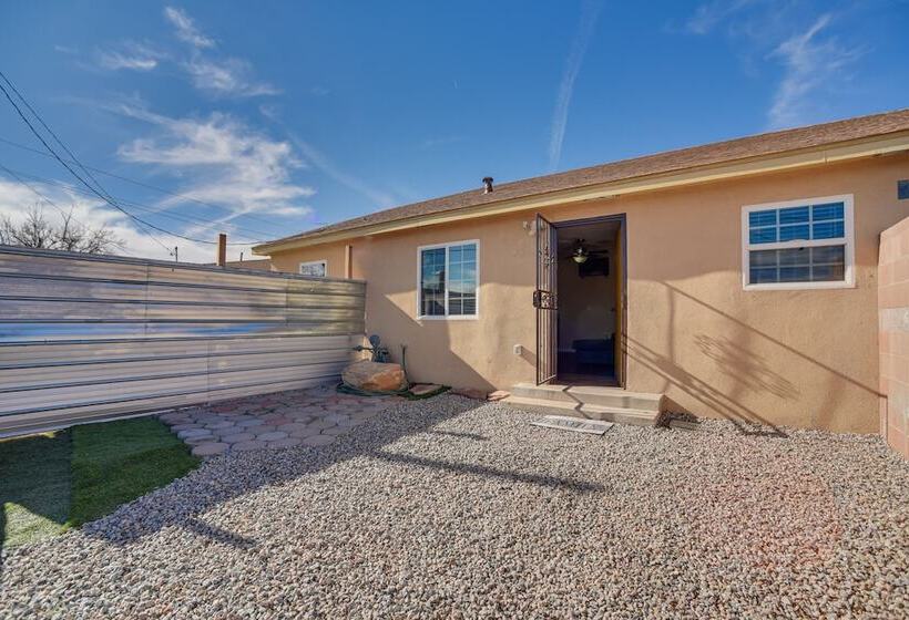 Sunlit Albuquerque Retreat: 3 Mi To Old Town!