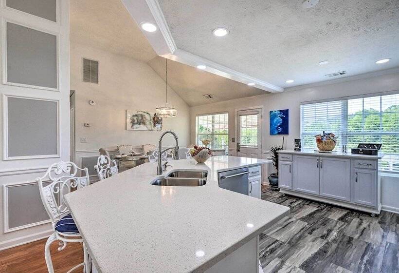 Beautiful Hampton Home W/ Gazebo & Backyard!